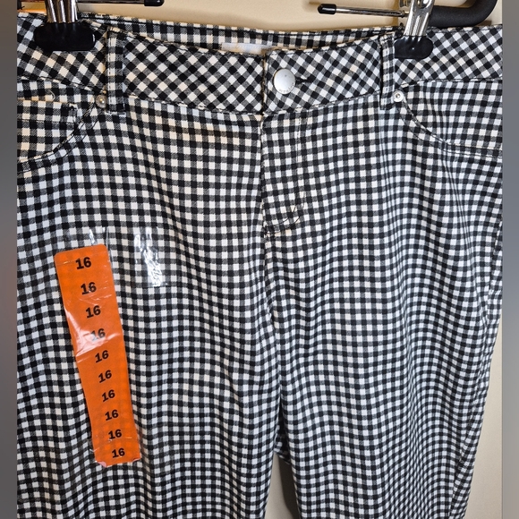 Nygard Black and White Plaid Pants - Picture 2 of 16